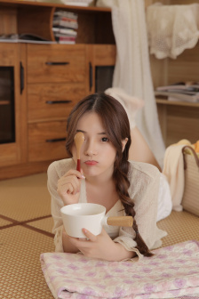 美女脱内衣给男生揉揉