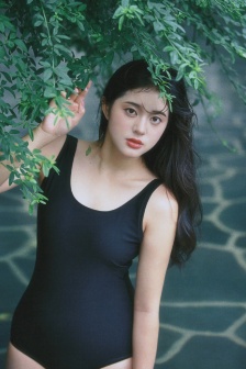 年轻漂亮母亲